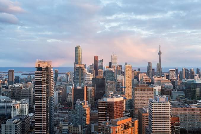 Toronto skyline with the CN Tower